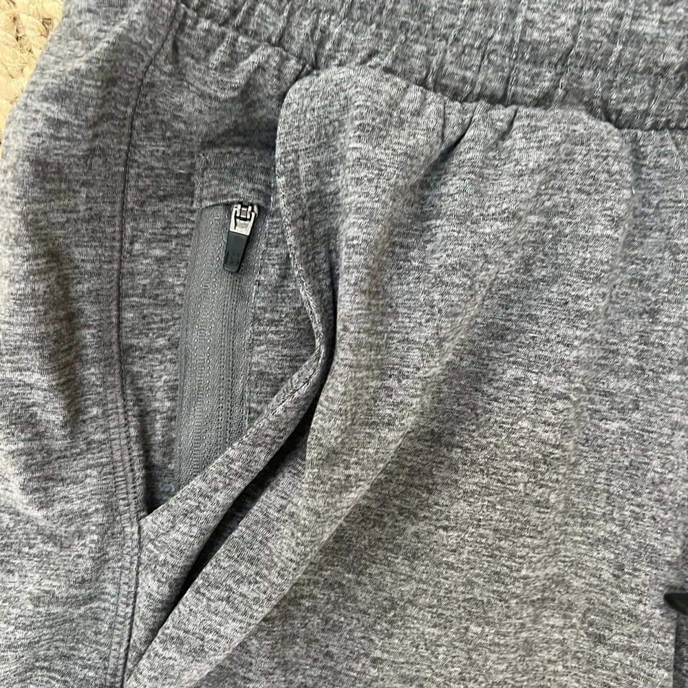 Bear bottom Gray Men's Shorts. NWT. Size small. 5.5 inch length. - Picture 2 of 3